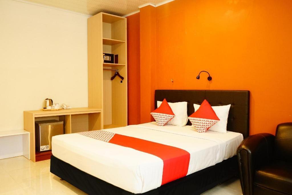 Grand Vella Hotel Пангкалпинанг Екстериор снимка