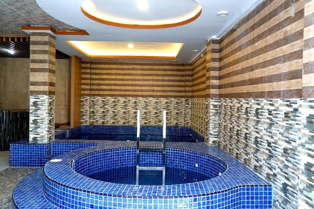 Grand Vella Hotel Пангкалпинанг Екстериор снимка