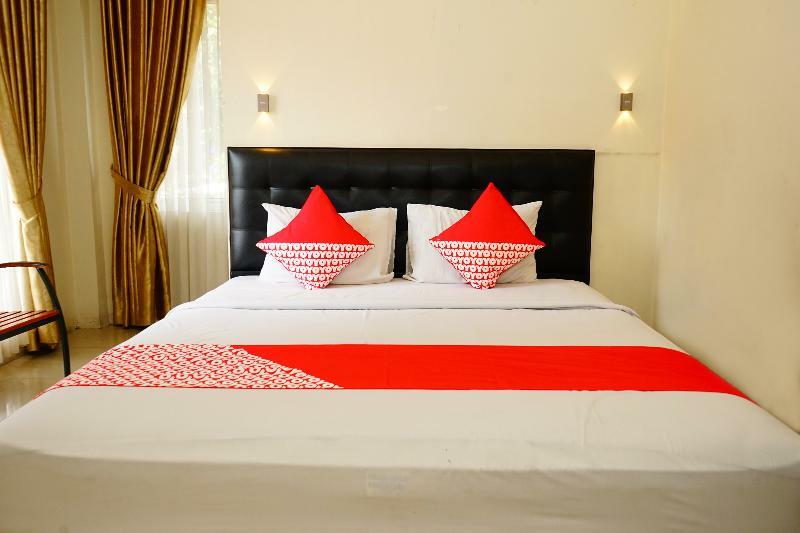 Grand Vella Hotel Пангкалпинанг Екстериор снимка